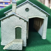 Load image into Gallery viewer, Hornby Skaledale Goods Shed 00 Gauge
