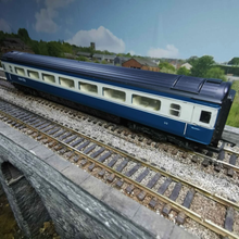 Load image into Gallery viewer, Hornby - Intercity 125 - HST 9 Car Set - Blue/Grey Livery - Analogue - OO Gauge

