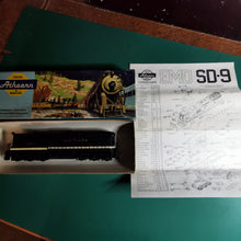 Load image into Gallery viewer, EMD SD-9 Burlington Northern Locomotive #6381  Southern - HO Scale - ATHEARN
