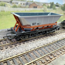 Load image into Gallery viewer, Hornby Railways - MGR Hopper Wagons - HAA - OO Gauge
