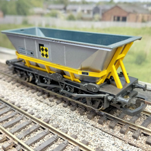 Load image into Gallery viewer, Hornby - MGR Hopper Wagons - Speedlink Livery - HAA - OO Gauge
