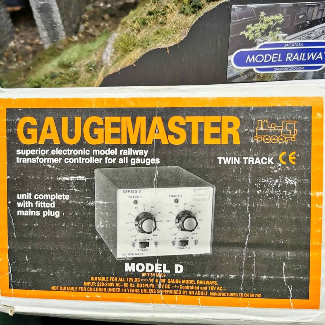 Gaugemaster Model 'D' Dual Track Controller.