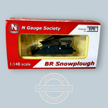 Load image into Gallery viewer, DAPOL - N Gauge Society - NGSR0421 - ZZA Snowplough - BR Plain Black - DB965208 - N Gauge
