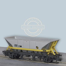 Load image into Gallery viewer, Peco - NR-302 - HAA - Trainload Coal Sector - Coal Hopper - Yellow Cradle - N Gauge - Choice of 1 or 4
