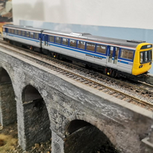 Load image into Gallery viewer, Hornby 00 Gauge 142 PACER DMU (DCC)
