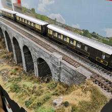 Load image into Gallery viewer, Set of 3 Hornby Pullman Coaches - O0 Gauge
