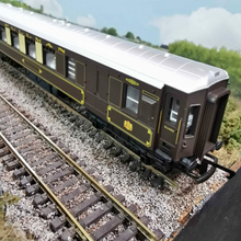 Load image into Gallery viewer, Set of 3 Hornby Pullman Coaches - O0 Gauge
