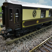 Load image into Gallery viewer, Set of 3 Hornby Pullman Coaches - O0 Gauge
