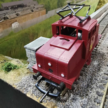 Load image into Gallery viewer, Tri-ang - R252/254 - Steeple Cab - Electric Locomotive - Maroon - 00 Gauge - Analogue
