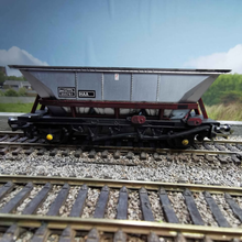 Load image into Gallery viewer, Rake of 6 - Hornby - HAA Hopper Wagons - OO Gauge
