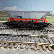 Load image into Gallery viewer, Rake of 6 - Hornby - HAA Hopper Wagons - OO Gauge
