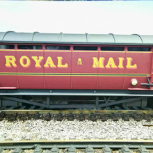 Load image into Gallery viewer, Hornby - Royal Mail Coach - Maroon Livery - OO Gauge
