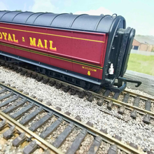 Load image into Gallery viewer, Hornby - Royal Mail Coach - Maroon Livery - OO Gauge
