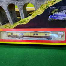 Load image into Gallery viewer, Hornby - R 4451 - Pullman SR Luggage Van - Numbered S 2464 S - OO Gauge
