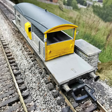 Load image into Gallery viewer, Bachmann - 25T Queen Mary - Stone Barrier - Brake Van - Weathered - OO Gauge
