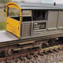 Load image into Gallery viewer, Bachmann - 25T Queen Mary - Stone Barrier - Brake Van - Weathered - OO Gauge
