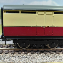 Load image into Gallery viewer, Bachmann - Thompson BG Coach - Full Brake - BR Crimson &amp; Cream - OO Gauge
