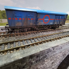Load image into Gallery viewer, Hornby Weathered Ferry Van - Transfesa Livery - OO Gauge
